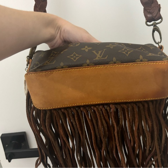Louis Vuitton Brown Fringe Shoulder Bag - Picture 5 of 5